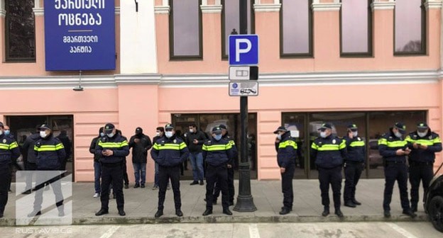 На месте проведения акции протеста в Тбилиси. Скриншот изображения на сайте https://www.rustavi2.ge/ka/news/194219