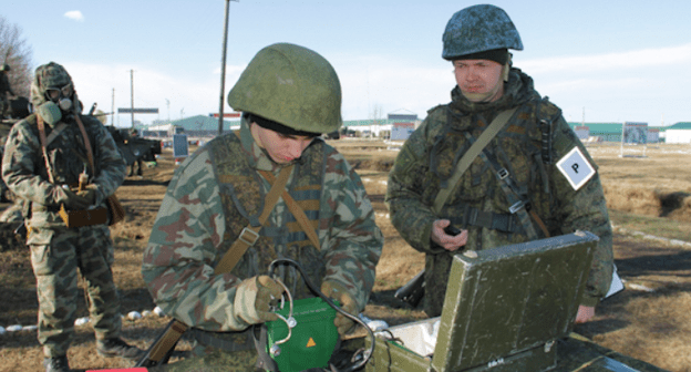 Военнослужащие подразделения радиационной, химической и биологической защиты ЮВО. Фото пресс-службы Минобороны России. https://structure.mil.ru/structure/okruga/south/news/more.htm?id=12351238@egNews