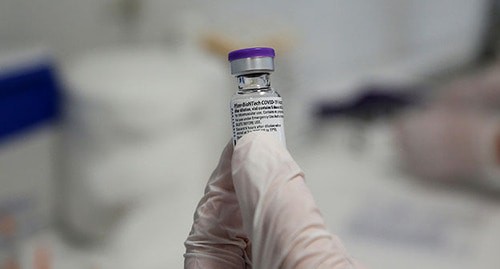 Вакцина Pfizer. Фото: REUTERS/Cagla Gurdogan
