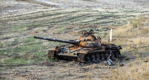 Подбитый танк Армии обороны Нагорного Карабаха. 18 декабря 2020 г. Фото Азиза Каримова для "Кавказского узла"