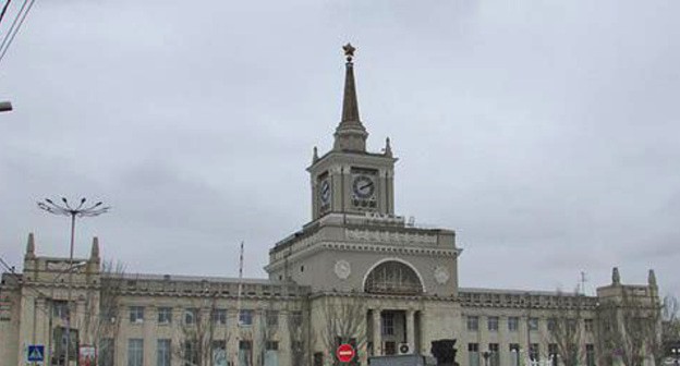 Часы на здании железнодорожного вокзала в Волгограде. Фото Вячеслава Ященко для "Кавказского узла"