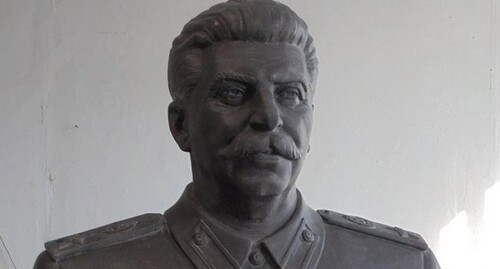 Бюст Сталина. Фото: пресс-служба КПРФ, http://m.sibkray.ru/news/1/896937/
