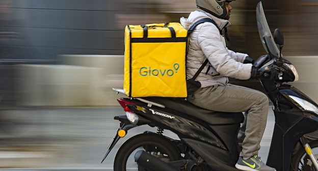 Курьер Glovo. Фото:  https://glovoua.com/car/