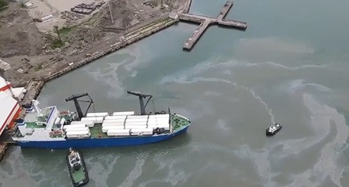 Разлив нефти в  море близ Туапсе. Кадр видео 
Живая Кубань https://www.youtube.com/watch?v=RlMXWPsJbJs&t=1s