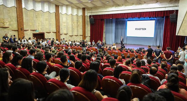 Участники конференции Tech week Artsakh 2021 в Степанакерте. Фото  страница Госминистра Нагорного Карабаха Артака Бегларяна https://www.facebook.com/artak.beglaryan/posts/4380299512008252