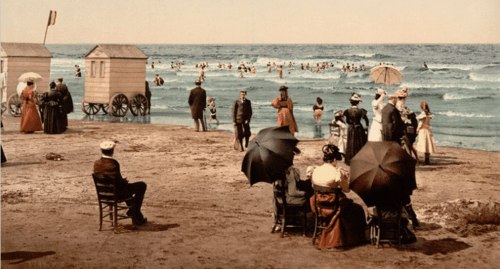 Пляж в Биаррице в 1922 году. Фото: автор неизвестен, источник - https://www.lakeside-lodges.at/history/