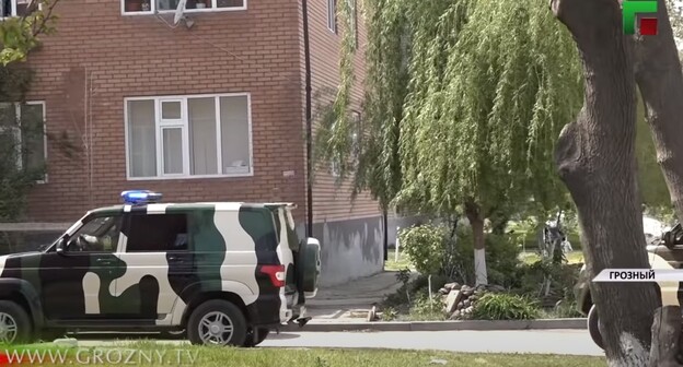 Полицейская машина в Грозном. Стоп-кадр из видео на канале ЧГТРК "Грозный" https://www.youtube.com/watch?v=rBL-u2jTFcQ