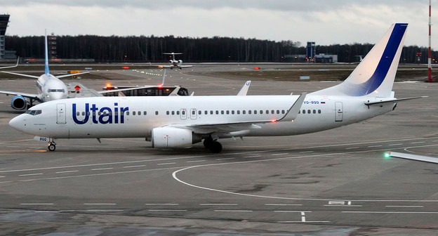 Борт авиакомпания Utair. Фото 
UTair, VQ-BQQ, Boeing 737-8GU
Анна Зверева https://commons.wikimedia.org/wiki/Category:UTair_Aviation#/media/File:UTair,_VQ-BQQ,_Boeing_737-8GU_(37993027815)_(2).jpg