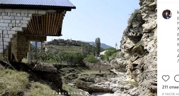 Поврежденная дорога в Левашинском районе Дагестана. Скриншот https://www.instagram.com/p/CS_bey5IIXN/