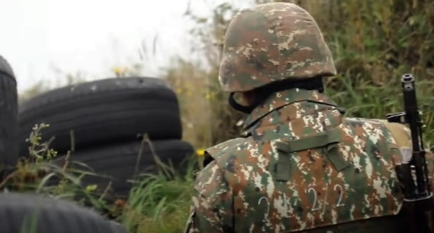 Солдат армянской армии на боевой позиции. Кадр видео пресс-службы МО Армении https://mil.am/hy/news/9921