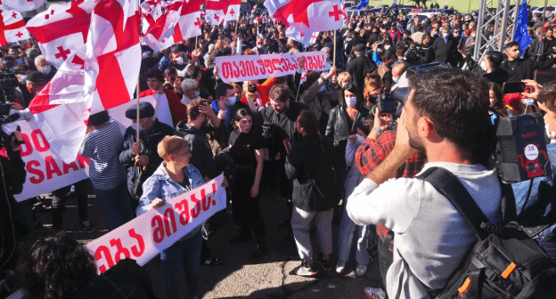 Участники митинга в Рустави. Фото Беслана Кмузова для "Кавказского узла"