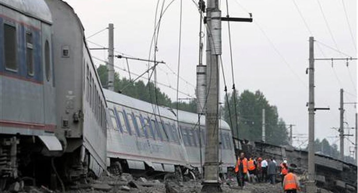 Место аварии «Невского экспресса». 27 ноября 2009 г. Фото:  
ogoniok.com https://ru.wikipedia.org/