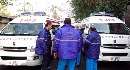 Водители "скорой помощи" в Ереване. Кадр видео 
NEWS AM https://www.youtube.com/watch?v=hz32Bj62msE