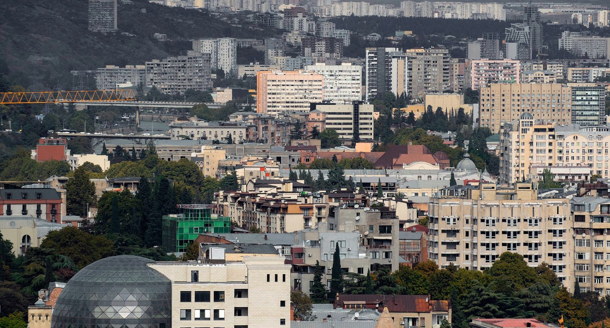 Вид на Тбилиси. Фото Мостафамераджи - https://commons.wikimedia.org/wiki/Category:Tbilisi