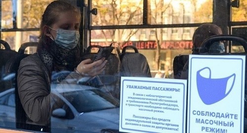 Окно автобуса. Фото: пресс-служба администрации Краснодарского края, https://admkrai.krasnodar.ru/upload/iblock/df4/df4ce9e8251d00fabd7e75c6548084d4.jpg