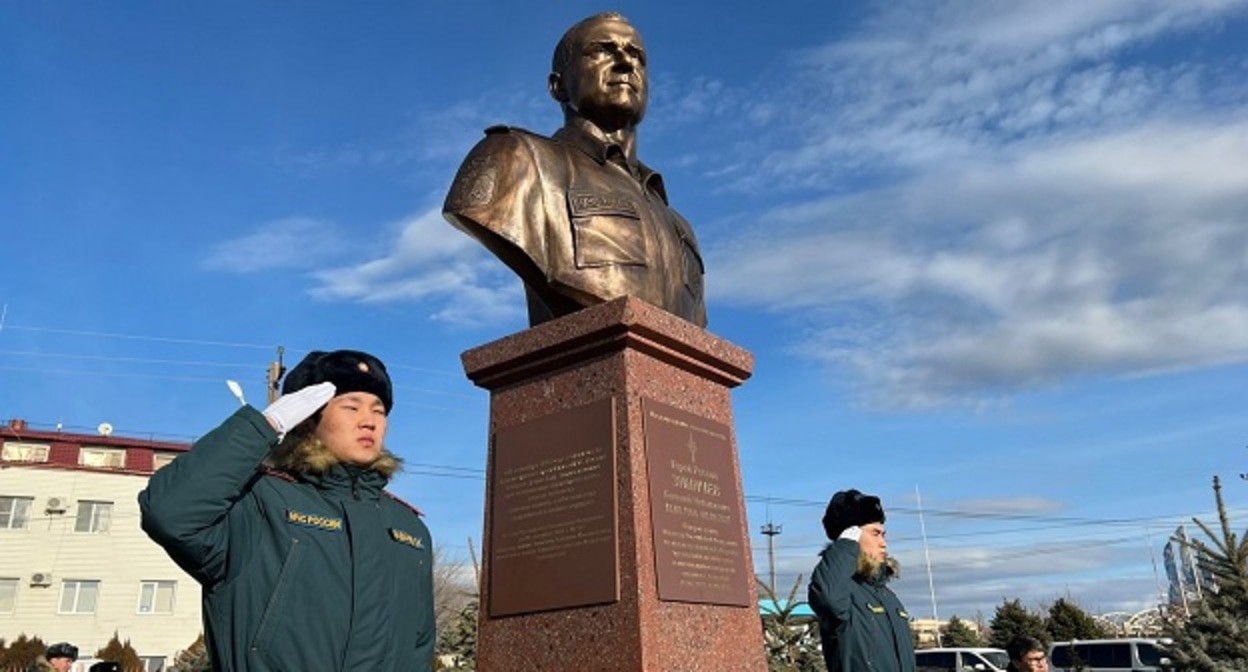 Памятник Евгению Зиничеву. Фото: МЧС России https://www.mchs.gov.ru/deyatelnost/press-centr/novosti/4623951