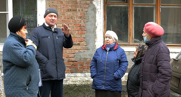 Жильцы аварийного дома в Шахтах. Фото Сергея Снежина для "Кавказского узла"