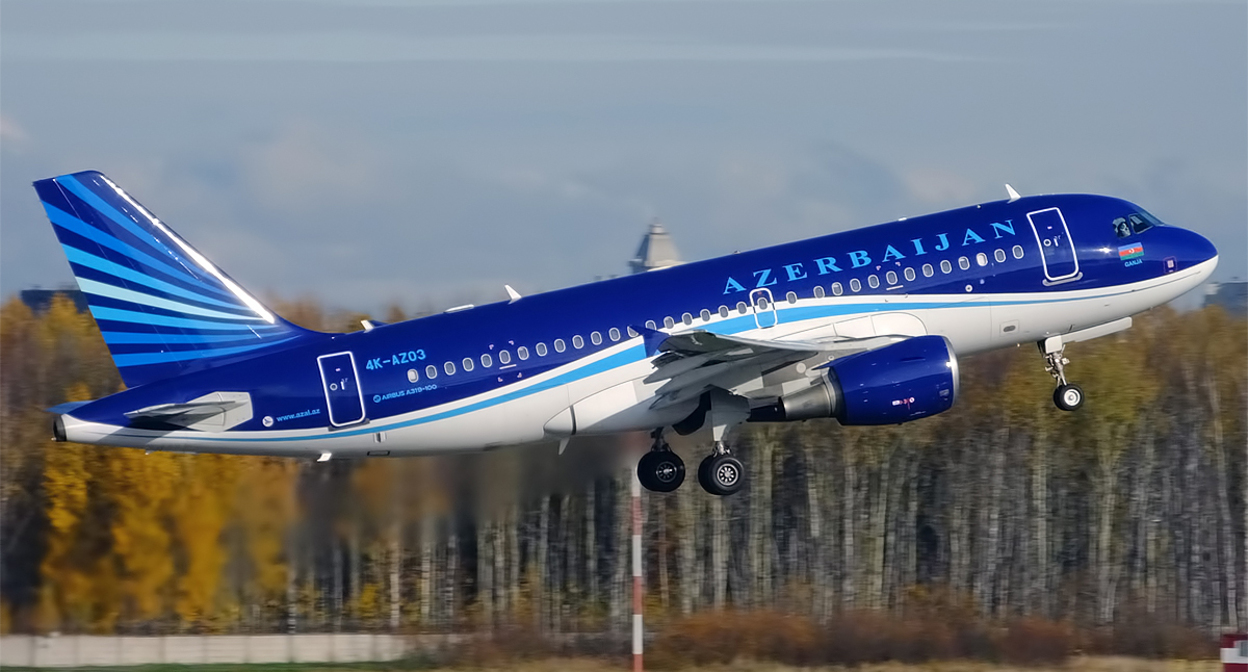 Юорт кампании Азербайджанские авиалинии, 4K-AZ03, Airbus A319-111. Фото Анна Зверева - https://www.flickr.com/photos/130961247@N06/16455373761
