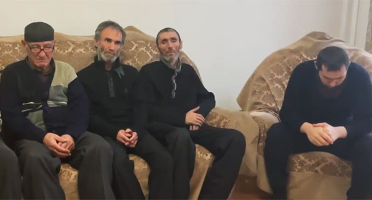 Видеообращение родственников Тумсо Абдурахманова. Кадр видео, размещенного в Instagram-паблике "Чечня онлайн" https://www.instagram.com/p/CYeU4rhgwlC/