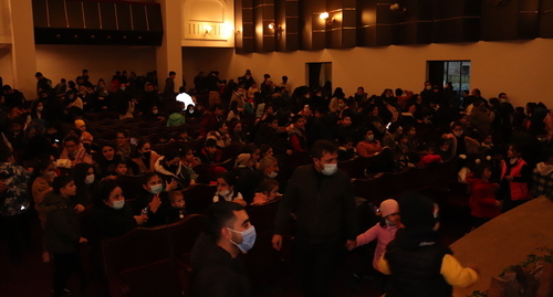 Театр встречают на гастролях. Фото: Бинали Исламоглу, театр Beez