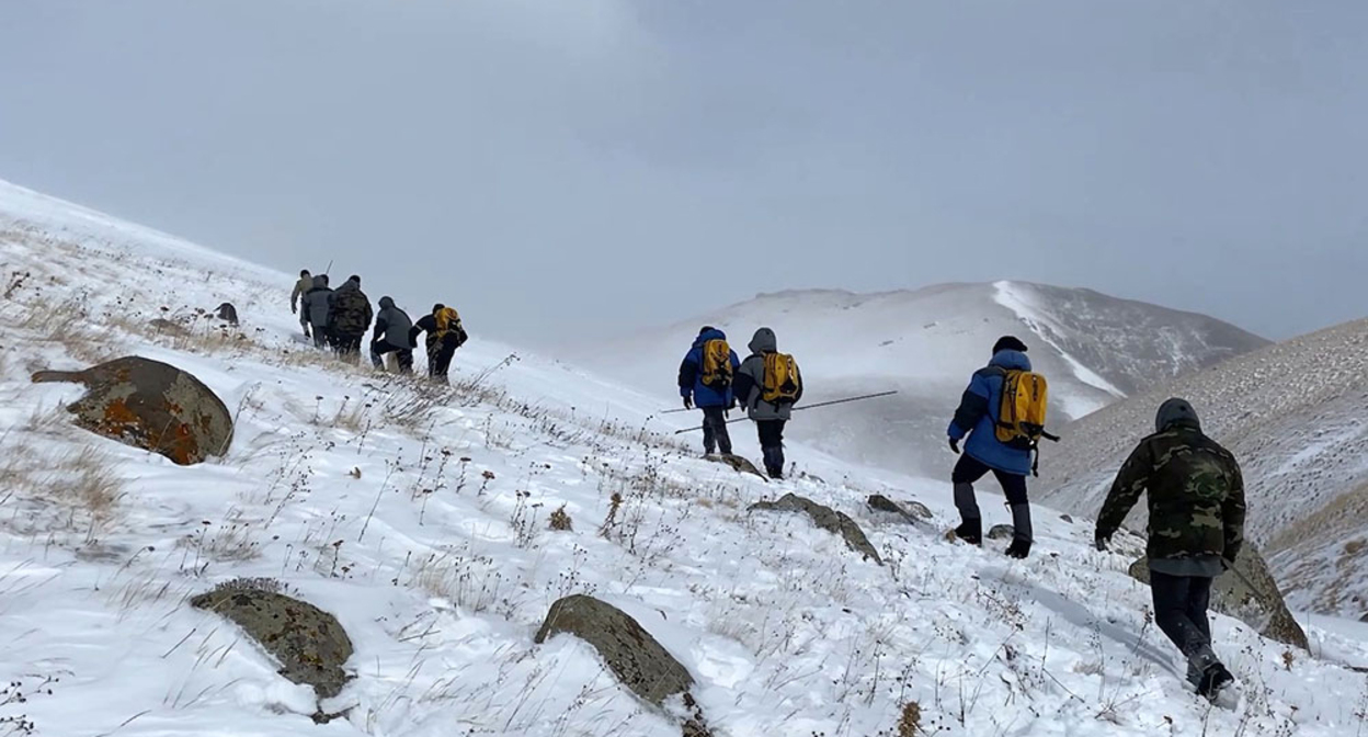 Поиски пропавшего офицера в Кельбаджарском районе Нагорного Карабаха. Фото пресс-службы МО Азербайджана https://mod.gov.az/az/news/kelbecer-istiqametinde-yolu-azan-herbi-qulluqcumuzun-axtarisi-davam-edir-video-39159.html