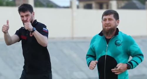Рамзан Кадыров и Даниил Мартынов на пробежке. Фото: кадр видео «С днем рождения, Даниил Мартынов!» - https://youtu.be/mmCG9ZJRgZA?t=58