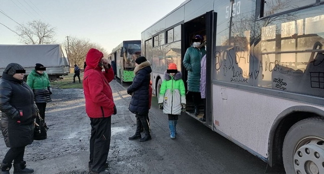 Эвакуированные в Ростовскую область жители ДНР. Фото Сергея Снежина для Кавказского узла"