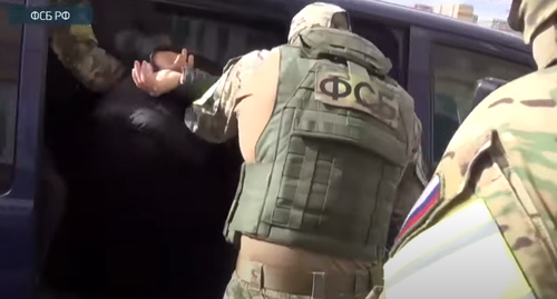 Задержание мужчины, готовившего теракт. Скриншот видео https://www.youtube.com/watch?v=JhuKTHFPrxA