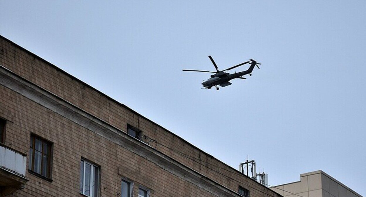 Военный вертолет над Волгоградом. Фото novostivolgograda.ru