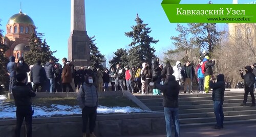Акция протеста в Волгограде 6 марта 2022 года. Стоп-кадр из видео "Кавказского узла" https://www.youtube.com/watch?v=xyUdLcJ43bM