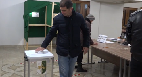 Голосование в Абхазии. Стоп-кадр видео "Абаза ТВ" от 12.03.22. https://www.youtube.com/watch?v=V6ZqAMKy4xE