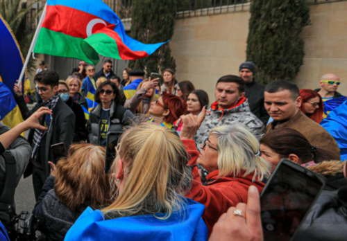 Акция в поддержку Украины в Баку. 27 февраля 2022 года. Фото Азиза Каримова для “Кавказского узла”
