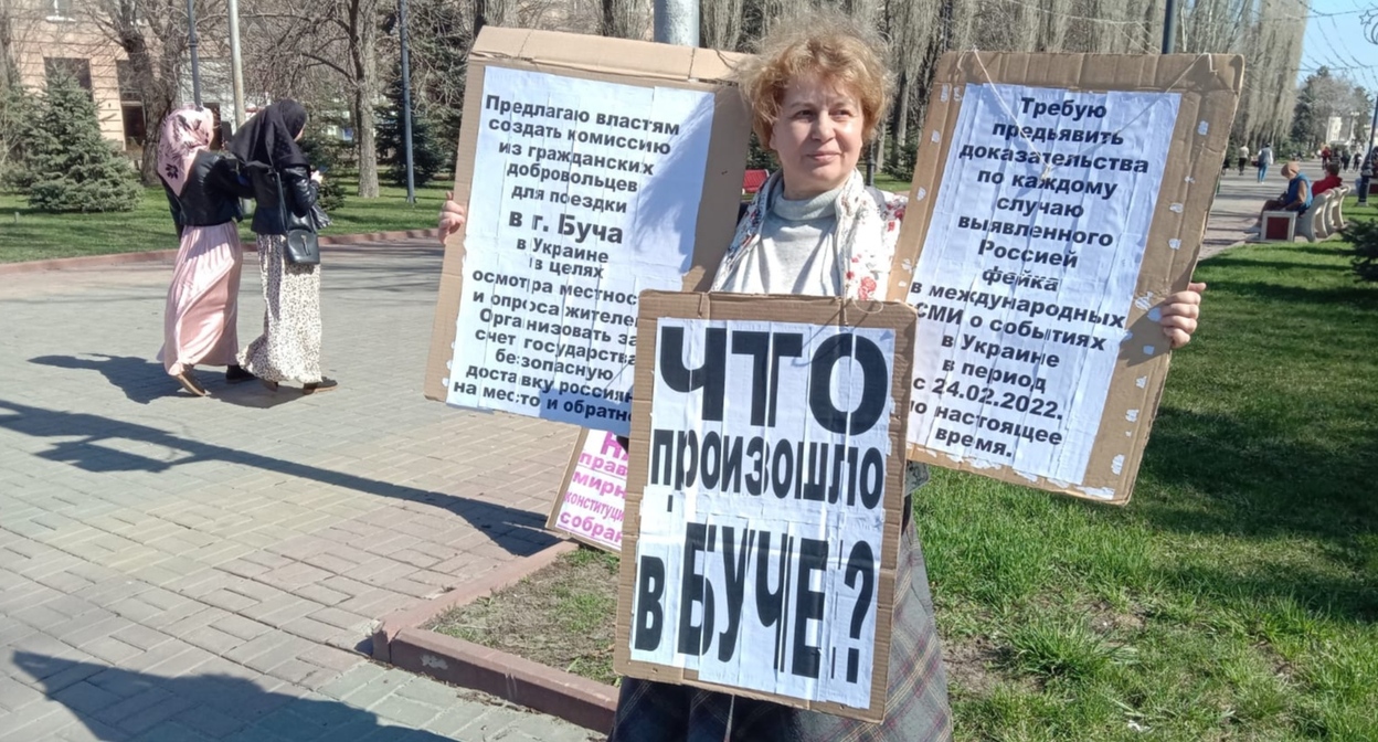 Тамара Гродникова на пикете. Волгоград, 10 апреля 2022 года. Фото корреспондента "Кавказского узла".