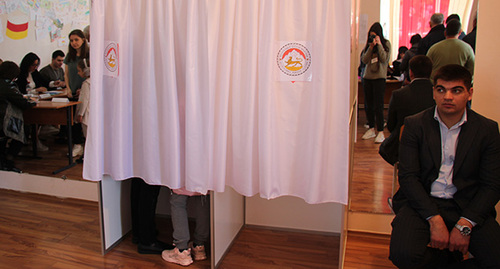 На избирательном участке в Южной Осетии. Фото Марии Абайти для "Кавказского узла"