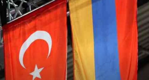 Флаги Турции и Армении. Стопкадр из видео https://www.youtube.com/watch?v=Hu_O6Avvps0