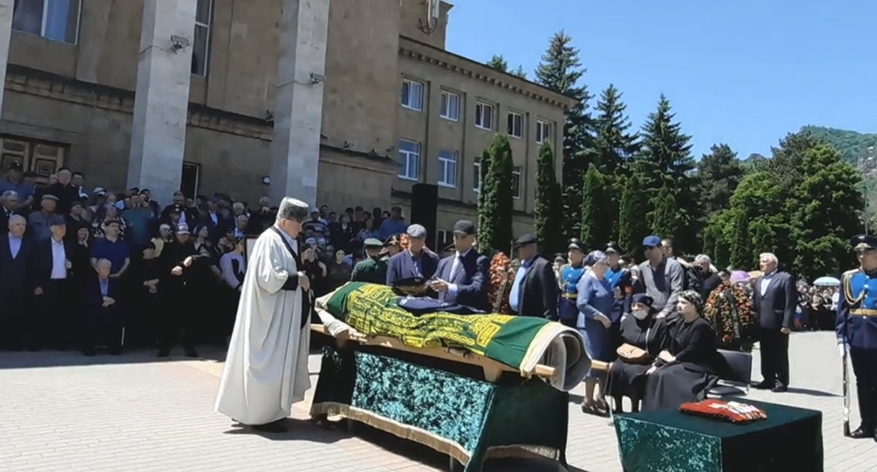 Кавказский Узел | Мэрия Черкесска сообщила о гибели на Украине  генерал-майора Боташева