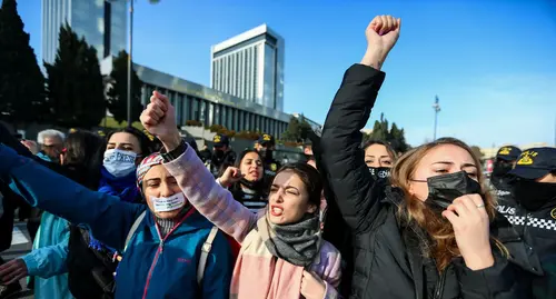 Акция протеста перед зданием парламента 28 декабря 2021 года. Фото Азиза Каримова для "Кавказского узла"