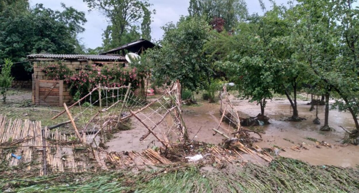 Кавказский Узел | Дома жителей азербайджанского поселка повреждены после  схода селя