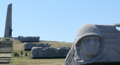 Саур-Могила до разрушения. Фото с сайта Донбасской национальной академии строительства и архитектуры http://donnasa.ru/?page_id=87097&lang=ru