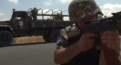 Военнослужащие Минобороны Армении на учениях. Стопкадр из видео https://www.youtube.com/watch?v=r_rLtLPmGnQ&t=1495s