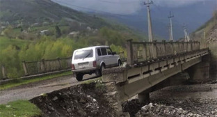 Селяне Южной Осетии более двух месяцев остаются без автомобильного сообщения