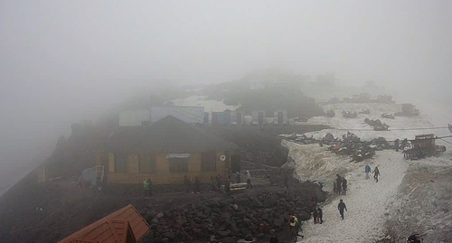 Поляна Азау. Кадр видео веб-камеры https://resort-elbrus.ru/cameras/