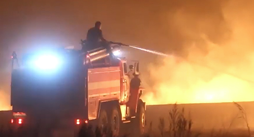 Ликвидация возгорания в Волгоградской области. Кадр видео пресс-службы МЧС