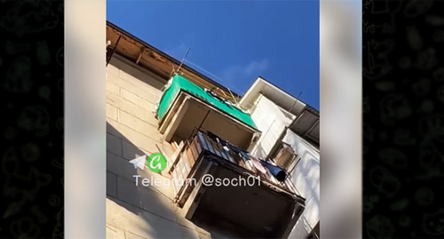 Балконы в многоквартирном доме в Сочи. Скриншот видео https://t.me/chat_soch01/3208