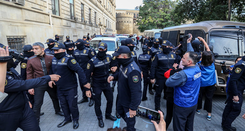 Сотрудники полиции во время акции протеста. Баку, октябрь 2022 г. Фото Азиза Каримова для "Кавказского узла"