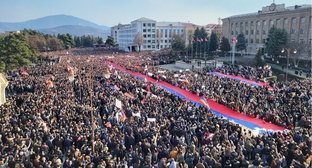 Власти отчитались о многотысячном митинге в Степанакерте