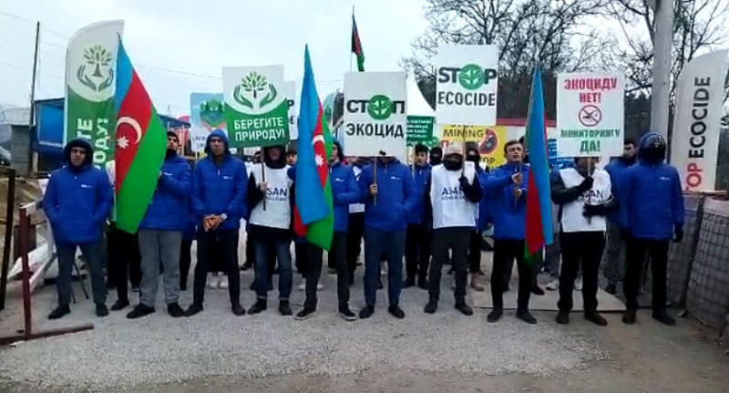 Акция протеста в Лачинском коридоре. Стоп-кадр из видео https://apa.az/ru/sotsium/protesty-na-doroge-xankendi-lacin-prodolzayutsya-25-i-den-foto-video-505857