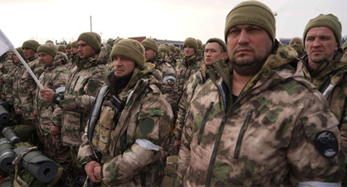 Бойцы, отправляющиеся из аэропорта Грозного. Фото: "Грозный-Информ" https://www.grozny-inform.ru
