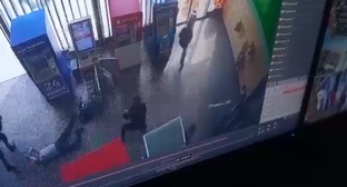 Три человека стали жертвами вооруженного нападения в гипермаркете Баку
