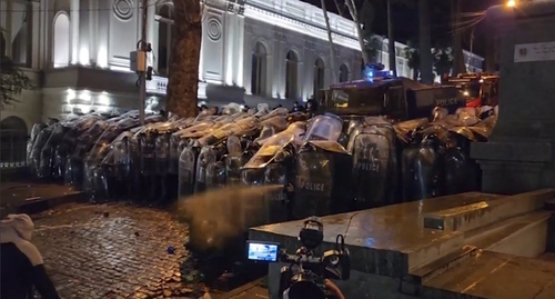 Полиция на проспекте Руставели, стоп-кадр видео https://vk.com/video-212783184_456239456